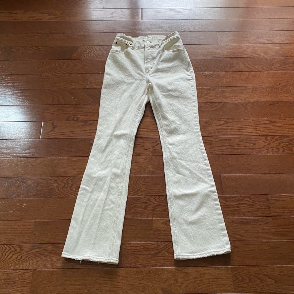 ABERCROMBIE & FITCH ‘70s Vintage Flare Ultra High Rise White Jeans 24S/00Short